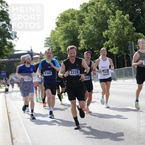 29.06.2025 - hella hamburg halbmarathon Jannik Wohlers http://msf.ph/oto/8197065 29.06.2025 09:46:53 Lombardsbrücke 1002, 1407, 1910, 1959, 2121, 2228, 2563, 2774, 2836, 3783, 3790, 3935, 4246, 4740, 5961, 6032, 6305, 6473, 6915, 7831, 7972, 8366, 9376, 9508, 9519, 10771, 11055, 11370, 11806, 12137, 12204, 13148, 13771, 13972, 13991, 14388, 14448, 14975, 15348, 15500, 15939, 16075, 16177, 16425, 16698, 17877, 18455, 19059 meine-sportfotos.de