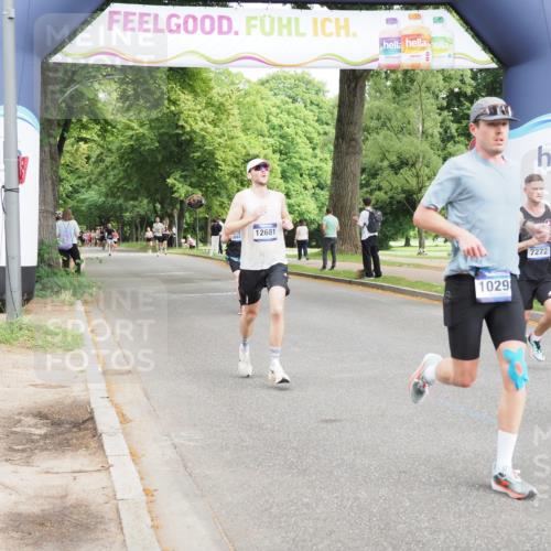 29.06.2025 - hella hamburg halbmarathon MichiJ http://msf.ph/oto/8197083 29.06.2025 10:20:54 Zwischen KM18-KM19 6619, 7272, 9047, 9508, 10298, 12232, 13606, 14548, 18102 meine-sportfotos.de