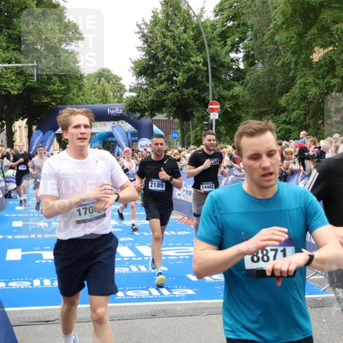 29.06.2025 - hella hamburg halbmarathon Zöllner http://msf.ph/oto/8197128 29.06.2025 10:46:07 Ziel 2189, 5648, 6460, 7961, 8269, 9585, 11936, 12269, 13630, 14462, 14804, 18081, 18702 meine-sportfotos.de