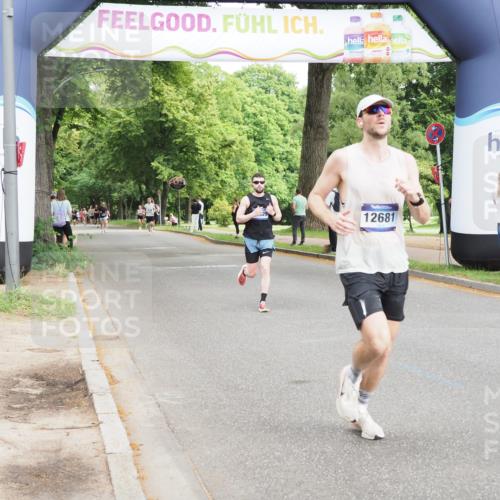 29.06.2025 - hella hamburg halbmarathon MichiJ http://msf.ph/oto/8197256 29.06.2025 10:20:55 Zwischen KM18-KM19 6619, 7272, 9047, 9508, 10298, 10929, 12232, 12681, 13606, 14548, 18102 meine-sportfotos.de