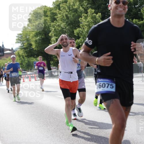 29.06.2025 - hella hamburg halbmarathon Jannik Wohlers http://msf.ph/oto/8197260 29.06.2025 09:46:56 Lombardsbrücke 1002, 1407, 1910, 1959, 2121, 2228, 2563, 2774, 2836, 3783, 3790, 3935, 4246, 4740, 5961, 6032, 6305, 6473, 6915, 7831, 7972, 8366, 9171, 9376, 9508, 10771, 11370, 11806, 12137, 12204, 12704, 13972, 14388, 14459, 14975, 15348, 15500, 15939, 16075, 16177, 16698, 18455, 19059 meine-sportfotos.de