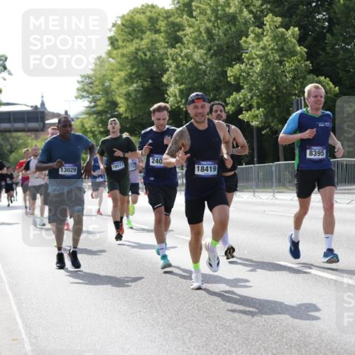 29.06.2025 - hella hamburg halbmarathon Jannik Wohlers http://msf.ph/oto/8197304 29.06.2025 09:47:06 Lombardsbrücke 1002, 1217, 1910, 2121, 2228, 2404, 2774, 2851, 3783, 4246, 5923, 5961, 6473, 6915, 7972, 8084, 8366, 8395, 9171, 11019, 11559, 11806, 12137, 12704, 12751, 13029, 13419, 14459, 15500, 15939, 16075, 16123, 16698, 17154, 18419, 19059 meine-sportfotos.de