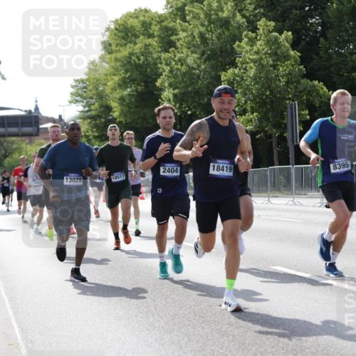 29.06.2025 - hella hamburg halbmarathon Jannik Wohlers http://msf.ph/oto/8197329 29.06.2025 09:47:06 Lombardsbrücke 1002, 1217, 1910, 2121, 2228, 2404, 2774, 2851, 3783, 4246, 5923, 5961, 6473, 6915, 7972, 8084, 8366, 8395, 9171, 11019, 11559, 11806, 12137, 12704, 12751, 13029, 13419, 14459, 15500, 15939, 16075, 16123, 16698, 17154, 18419, 19059 meine-sportfotos.de