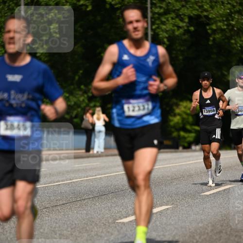 29.06.2025 - hella hamburg halbmarathon Dr. Thomas Lammeyer http://msf.ph/oto/8197332 29.06.2025 09:47:58 Kennedybrücke 1065, 2021, 2879, 3075, 3201, 3845, 4678, 5367, 7349, 8473, 8731, 10156, 10848 meine-sportfotos.de