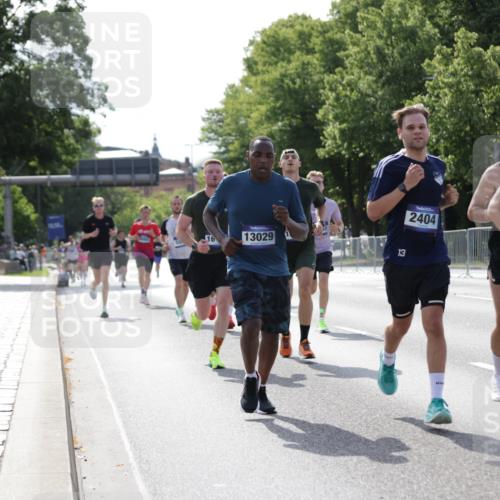 29.06.2025 - hella hamburg halbmarathon Jannik Wohlers http://msf.ph/oto/8197367 29.06.2025 09:47:07 Lombardsbrücke 1002, 1217, 1910, 2121, 2228, 2404, 2774, 2851, 3783, 4246, 5923, 5961, 6473, 7972, 8084, 8366, 8395, 9171, 11019, 11559, 11806, 12137, 12704, 12751, 13029, 13419, 14459, 15500, 15939, 16075, 16123, 16698, 17154, 18419, 19059 meine-sportfotos.de