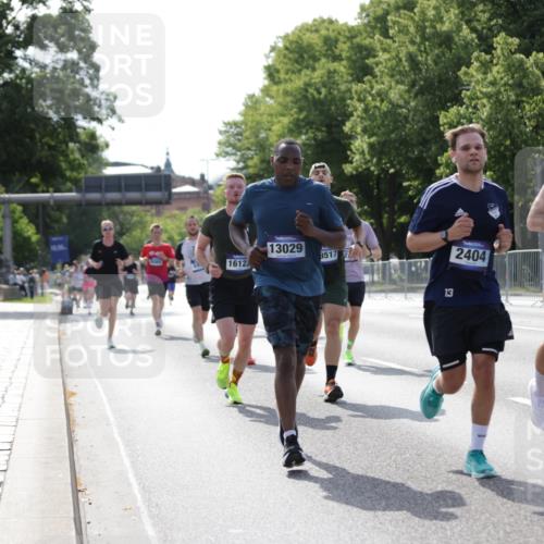 29.06.2025 - hella hamburg halbmarathon Jannik Wohlers http://msf.ph/oto/8197392 29.06.2025 09:47:07 Lombardsbrücke 1002, 1217, 1910, 2121, 2228, 2404, 2774, 2851, 3783, 4246, 5923, 5961, 6473, 7972, 8084, 8366, 8395, 9171, 11019, 11559, 11806, 12137, 12704, 12751, 13029, 13419, 14459, 15500, 15939, 16075, 16123, 16698, 17154, 18419, 19059 meine-sportfotos.de