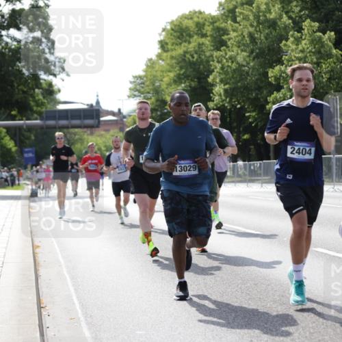 29.06.2025 - hella hamburg halbmarathon Jannik Wohlers http://msf.ph/oto/8197409 29.06.2025 09:47:07 Lombardsbrücke 1002, 1217, 1910, 2121, 2228, 2404, 2774, 2851, 3783, 4246, 5923, 5961, 6473, 7972, 8084, 8366, 8395, 9171, 11019, 11559, 11806, 12137, 12704, 12751, 13029, 13419, 14459, 15500, 15939, 16075, 16123, 16698, 17154, 18419, 19059 meine-sportfotos.de