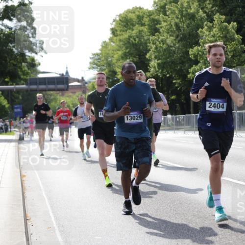29.06.2025 - hella hamburg halbmarathon Jannik Wohlers http://msf.ph/oto/8197416 29.06.2025 09:47:07 Lombardsbrücke 1002, 1217, 1910, 2121, 2228, 2404, 2774, 2851, 3783, 4246, 5923, 5961, 6473, 7972, 8084, 8366, 8395, 9171, 11019, 11559, 11806, 12137, 12704, 12751, 13029, 13419, 14459, 15500, 15939, 16075, 16123, 16698, 17154, 18419, 19059 meine-sportfotos.de