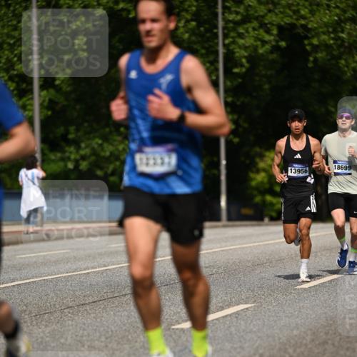 29.06.2025 - hella hamburg halbmarathon Dr. Thomas Lammeyer http://msf.ph/oto/8197427 29.06.2025 09:47:58 Kennedybrücke 1065, 2021, 2879, 3075, 3201, 3845, 4678, 5367, 7349, 8473, 8731, 10156, 10848 meine-sportfotos.de