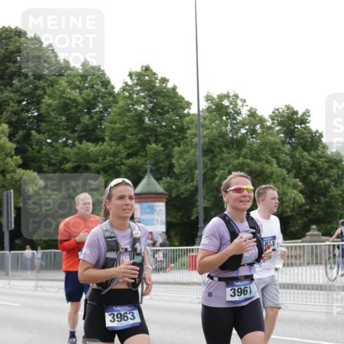 29.06.2025 - hella hamburg halbmarathon Jannik Wohlers http://msf.ph/oto/8197449 29.06.2025 10:24:52 Lombardsbrücke 1627, 2000, 2278, 3920, 3961, 3963, 5564, 5814, 6869, 8083, 8962, 9927, 11921, 13510, 14086, 14649, 15016, 15119, 15153, 15679, 16421, 16422 meine-sportfotos.de