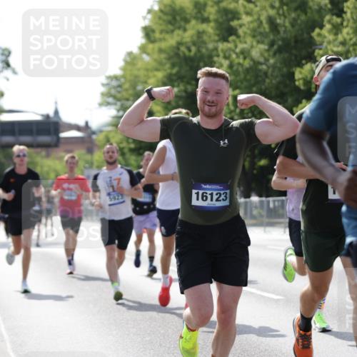 29.06.2025 - hella hamburg halbmarathon Jannik Wohlers http://msf.ph/oto/8197455 29.06.2025 09:47:08 Lombardsbrücke 1002, 1217, 1910, 2121, 2228, 2404, 2774, 2851, 3783, 4246, 5923, 5961, 7972, 8084, 8366, 8395, 9171, 11019, 11559, 11806, 12137, 12704, 12751, 13029, 13419, 14459, 15500, 15939, 16075, 16123, 16698, 17154, 18419, 19059 meine-sportfotos.de