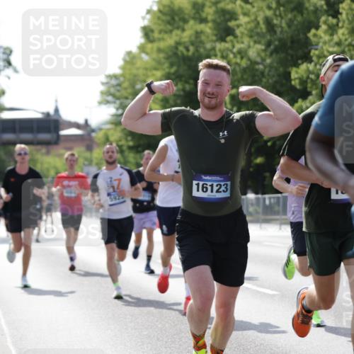 29.06.2025 - hella hamburg halbmarathon Jannik Wohlers http://msf.ph/oto/8197468 29.06.2025 09:47:08 Lombardsbrücke 1002, 1217, 1910, 2121, 2228, 2404, 2774, 2851, 3783, 4246, 5923, 5961, 7972, 8084, 8366, 8395, 9171, 11019, 11559, 11806, 12137, 12704, 12751, 13029, 13419, 14459, 15500, 15939, 16075, 16123, 16698, 17154, 18419, 19059 meine-sportfotos.de