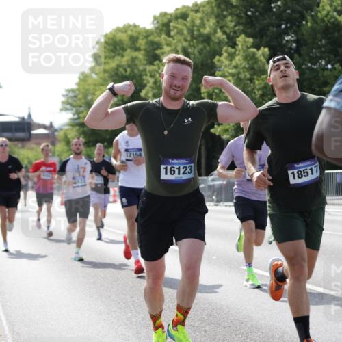 29.06.2025 - hella hamburg halbmarathon Jannik Wohlers http://msf.ph/oto/8197483 29.06.2025 09:47:09 Lombardsbrücke 1002, 1217, 2121, 2228, 2404, 2851, 3783, 4246, 5923, 5961, 8084, 8395, 9171, 11019, 11559, 11806, 12137, 12704, 12751, 13029, 13419, 14459, 15500, 15939, 16075, 16123, 17154, 18419, 19059 meine-sportfotos.de