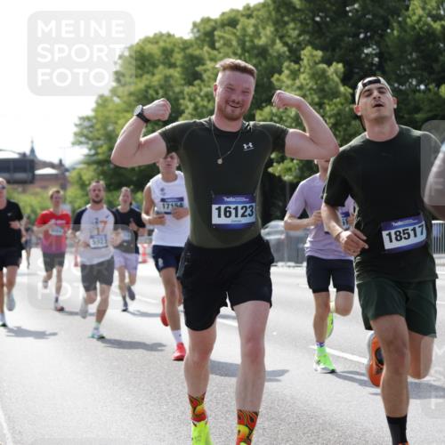 29.06.2025 - hella hamburg halbmarathon Jannik Wohlers http://msf.ph/oto/8197490 29.06.2025 09:47:09 Lombardsbrücke 1002, 1217, 2121, 2228, 2404, 2851, 3783, 4246, 5923, 5961, 8084, 8395, 9171, 11019, 11559, 11806, 12137, 12704, 12751, 13029, 13419, 14459, 15500, 15939, 16075, 16123, 17154, 18419, 19059 meine-sportfotos.de