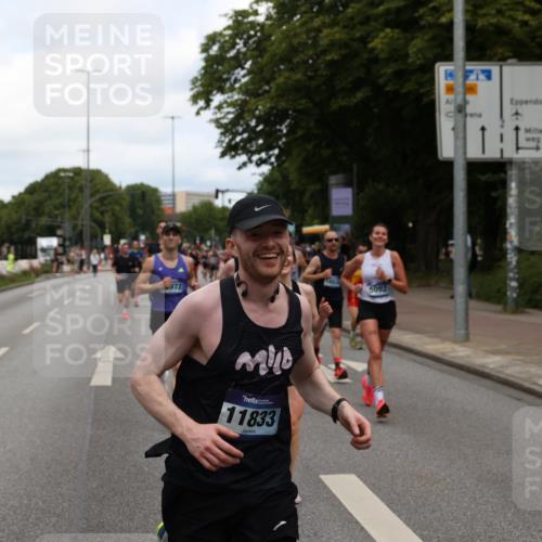 29.06.2025 - hella hamburg halbmarathon Yannick Fuchs http://msf.ph/oto/8197523 29.06.2025 10:31:43 20KM 1411, 2767, 4860, 4865, 5003, 5092, 5307, 5315, 6123, 6529, 7310, 7482, 8121, 8362, 9178, 9296, 9914, 10680, 10738, 11833, 13141, 13854, 13972, 14387, 14459, 14691, 14934, 15178, 15261, 15939, 16523, 17024, 17125, 17306, 17658, 17723, 18062, 18384, 18824 meine-sportfotos.de