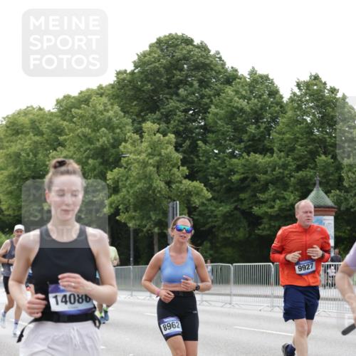 29.06.2025 - hella hamburg halbmarathon Jannik Wohlers http://msf.ph/oto/8197538 29.06.2025 10:24:52 Lombardsbrücke 1627, 2000, 2278, 3920, 3961, 3963, 5564, 5814, 6869, 8083, 8962, 9927, 11921, 13510, 14086, 14649, 15016, 15119, 15153, 15679, 16421, 16422 meine-sportfotos.de