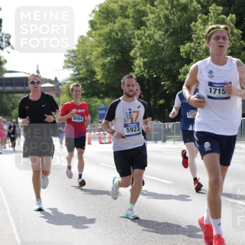 29.06.2025 - hella hamburg halbmarathon Jannik Wohlers http://msf.ph/oto/8197555 29.06.2025 09:47:10 Lombardsbrücke 1217, 2121, 2404, 2851, 3783, 4246, 5923, 5961, 8084, 8395, 9171, 11019, 11559, 11806, 12137, 12704, 12751, 13029, 13419, 14459, 15939, 16123, 17154, 18419, 19059 meine-sportfotos.de