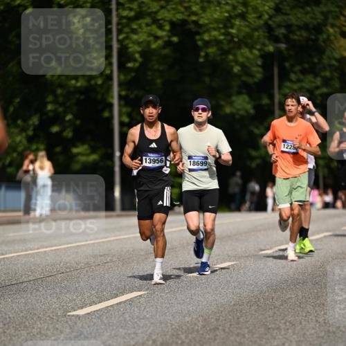 29.06.2025 - hella hamburg halbmarathon Dr. Thomas Lammeyer http://msf.ph/oto/8197560 29.06.2025 09:47:58 Kennedybrücke 1065, 2021, 2879, 3075, 3201, 3845, 4678, 5367, 7349, 8473, 8731, 10156, 10848 meine-sportfotos.de