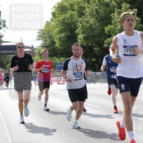 29.06.2025 - hella hamburg halbmarathon Jannik Wohlers http://msf.ph/oto/8197566 29.06.2025 09:47:10 Lombardsbrücke 1217, 2121, 2404, 2851, 3783, 4246, 5923, 5961, 8084, 8395, 9171, 11019, 11559, 11806, 12137, 12704, 12751, 13029, 13419, 14459, 15939, 16123, 17154, 18419, 19059 meine-sportfotos.de