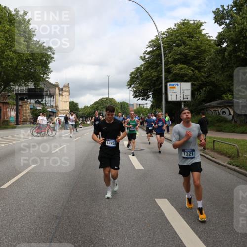 29.06.2025 - hella hamburg halbmarathon Yannick Fuchs http://msf.ph/oto/8197579 29.06.2025 10:44:26 20KM 1119, 1216, 1321, 1399, 1507, 1630, 2020, 2234, 2788, 3296, 3852, 3947, 4127, 4247, 4346, 4933, 5894, 6662, 6795, 7176, 8153, 8313, 8572, 8657, 8704, 8899, 9031, 9303, 10371, 10480, 10750, 11356, 11455, 11607, 12235, 12527, 12624, 12733, 13008, 13282, 13463, 13609, 13758, 13812, 14257, 14562, 15803, 15950, 16000, 16242, 16716, 16732, 16806, 16887, 17247, 17319, 17384, 18066, 18228, 18229, 18370, 18451, 18499, 18657, 18658, 18811, 18884 meine-sportfotos.de