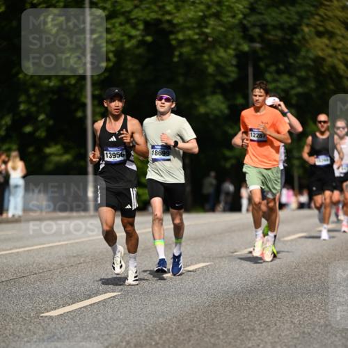 29.06.2025 - hella hamburg halbmarathon Dr. Thomas Lammeyer http://msf.ph/oto/8197613 29.06.2025 09:47:59 Kennedybrücke 1065, 2021, 2879, 3201, 3845, 4678, 5367, 6619, 7349, 8473, 8731, 10156, 10848 meine-sportfotos.de