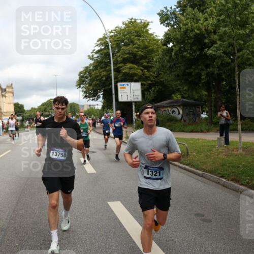 29.06.2025 - hella hamburg halbmarathon Yannick Fuchs http://msf.ph/oto/8197662 29.06.2025 10:44:27 20KM 1119, 1216, 1321, 1399, 1507, 1630, 2020, 2234, 3296, 3852, 3947, 4127, 4346, 4933, 5894, 6662, 6795, 7176, 7930, 7932, 8153, 8313, 8572, 8657, 8704, 8899, 9031, 9303, 10371, 10480, 10750, 11356, 11455, 11607, 12235, 12527, 12624, 12733, 13008, 13282, 13463, 13609, 13758, 13812, 14034, 14257, 15803, 15950, 16000, 16242, 16716, 16732, 16806, 16887, 17247, 17319, 17384, 18066, 18228, 18229, 18370, 18451, 18499, 18657, 18658, 18811, 18884 meine-sportfotos.de