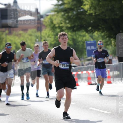 29.06.2025 - hella hamburg halbmarathon Jannik Wohlers http://msf.ph/oto/8197747 29.06.2025 09:47:14 Lombardsbrücke 1217, 2404, 2851, 5923, 8084, 8395, 8901, 9171, 10968, 11019, 11559, 12704, 12751, 13029, 13419, 14459, 16123, 17154, 18419, 18689 meine-sportfotos.de