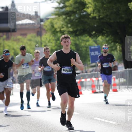 29.06.2025 - hella hamburg halbmarathon Jannik Wohlers http://msf.ph/oto/8197754 29.06.2025 09:47:14 Lombardsbrücke 1217, 2404, 2851, 5923, 8084, 8395, 8901, 9171, 10968, 11019, 11559, 12704, 12751, 13029, 13419, 14459, 16123, 17154, 18419, 18689 meine-sportfotos.de