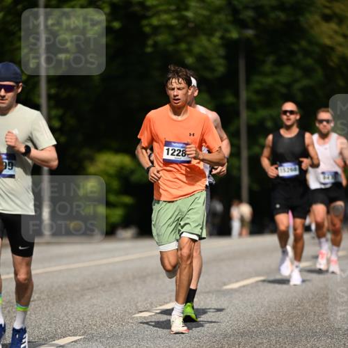 29.06.2025 - hella hamburg halbmarathon Dr. Thomas Lammeyer http://msf.ph/oto/8197761 29.06.2025 09:48:00 Kennedybrücke 1065, 2021, 2879, 3201, 3845, 4678, 5367, 6619, 7349, 8473, 8731, 10156, 10848 meine-sportfotos.de