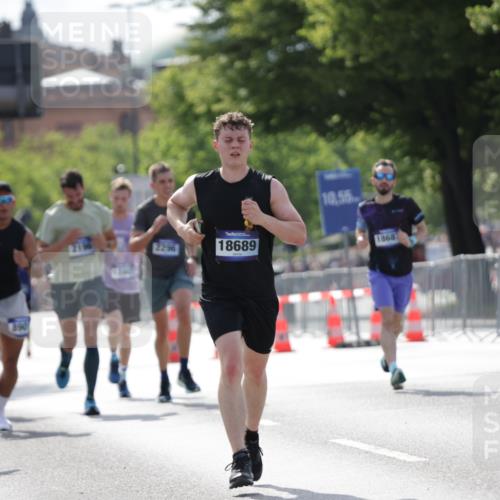 29.06.2025 - hella hamburg halbmarathon Jannik Wohlers http://msf.ph/oto/8197772 29.06.2025 09:47:14 Lombardsbrücke 1217, 2404, 2851, 5923, 8084, 8395, 8901, 9171, 10968, 11019, 11559, 12704, 12751, 13029, 13419, 14459, 16123, 17154, 18419, 18689 meine-sportfotos.de