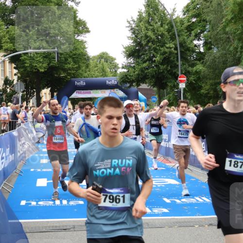 29.06.2025 - hella hamburg halbmarathon Zöllner http://msf.ph/oto/8197778 29.06.2025 10:46:16 Ziel 1569, 1759, 2048, 2590, 2707, 3056, 3087, 4949, 6388, 7450, 7961, 9497, 10796, 11094, 11125, 16136, 16466, 16475, 17190, 18797 meine-sportfotos.de