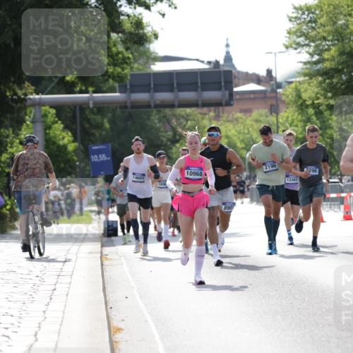 29.06.2025 - hella hamburg halbmarathon Jannik Wohlers http://msf.ph/oto/8197800 29.06.2025 09:47:15 Lombardsbrücke 1217, 2196, 2296, 2404, 2851, 5923, 8084, 8395, 8901, 9171, 10968, 11019, 11559, 12704, 12751, 13029, 13419, 13514, 14459, 14601, 16123, 17154, 18419, 18689 meine-sportfotos.de