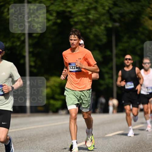 29.06.2025 - hella hamburg halbmarathon Dr. Thomas Lammeyer http://msf.ph/oto/8197819 29.06.2025 09:48:00 Kennedybrücke 1065, 2021, 2879, 3201, 3845, 4678, 5367, 6619, 7349, 8473, 8731, 10156, 10848 meine-sportfotos.de