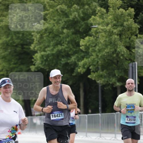 29.06.2025 - hella hamburg halbmarathon Jannik Wohlers http://msf.ph/oto/8197833 29.06.2025 10:24:54 Lombardsbrücke 1627, 2000, 2278, 3920, 3961, 3963, 5564, 5814, 6869, 8083, 8962, 9927, 11157, 11921, 13510, 14086, 15016, 15119, 15679, 16421, 16422 meine-sportfotos.de
