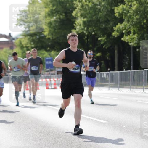 29.06.2025 - hella hamburg halbmarathon Jannik Wohlers http://msf.ph/oto/8197841 29.06.2025 09:47:16 Lombardsbrücke 1217, 2196, 2296, 2404, 2851, 5923, 8084, 8395, 8901, 10968, 11019, 11559, 12462, 12704, 12751, 13029, 13419, 13514, 14459, 14601, 16123, 16964, 17154, 18419, 18687, 18689 meine-sportfotos.de