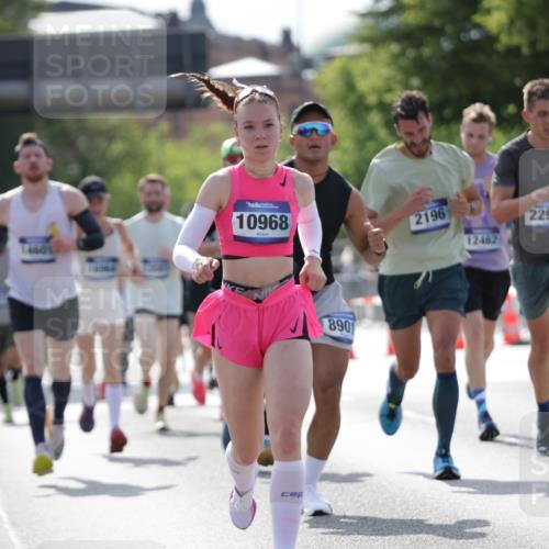 29.06.2025 - hella hamburg halbmarathon Jannik Wohlers http://msf.ph/oto/8197880 29.06.2025 09:47:17 Lombardsbrücke 1217, 2196, 2296, 2404, 2851, 5923, 8084, 8395, 8901, 10968, 11019, 11559, 12462, 12704, 12751, 13029, 13419, 13514, 14601, 16123, 16964, 17154, 18419, 18687, 18689 meine-sportfotos.de