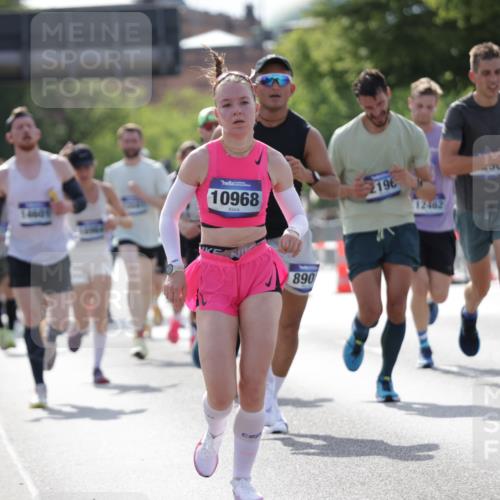 29.06.2025 - hella hamburg halbmarathon Jannik Wohlers http://msf.ph/oto/8197896 29.06.2025 09:47:18 Lombardsbrücke 1217, 2196, 2296, 2404, 2851, 5092, 5923, 8084, 8395, 8901, 10968, 11019, 11559, 12462, 12751, 13029, 13419, 13514, 14601, 16123, 16964, 17154, 18419, 18687, 18689 meine-sportfotos.de