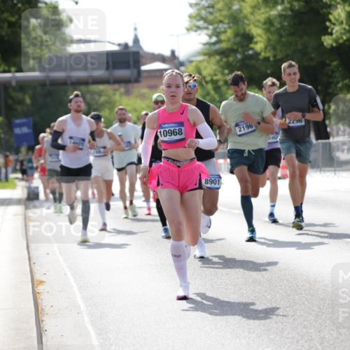 29.06.2025 - hella hamburg halbmarathon Jannik Wohlers http://msf.ph/oto/8197900 29.06.2025 09:47:18 Lombardsbrücke 1217, 2196, 2296, 2404, 2851, 5092, 5923, 8084, 8395, 8901, 10968, 11019, 11559, 12462, 12751, 13029, 13419, 13514, 14601, 16123, 16964, 17154, 18419, 18687, 18689 meine-sportfotos.de
