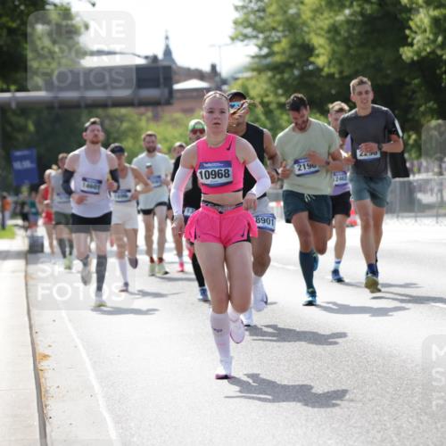 29.06.2025 - hella hamburg halbmarathon Jannik Wohlers http://msf.ph/oto/8197908 29.06.2025 09:47:18 Lombardsbrücke 1217, 2196, 2296, 2404, 2851, 5092, 5923, 8084, 8395, 8901, 10968, 11019, 11559, 12462, 12751, 13029, 13419, 13514, 14601, 16123, 16964, 17154, 18419, 18687, 18689 meine-sportfotos.de