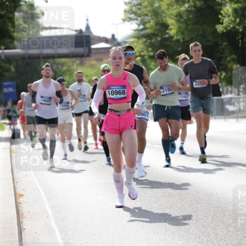 29.06.2025 - hella hamburg halbmarathon Jannik Wohlers http://msf.ph/oto/8197914 29.06.2025 09:47:18 Lombardsbrücke 1217, 2196, 2296, 2404, 2851, 5092, 5923, 8084, 8395, 8901, 10968, 11019, 11559, 12462, 12751, 13029, 13419, 13514, 14601, 16123, 16964, 17154, 18419, 18687, 18689 meine-sportfotos.de