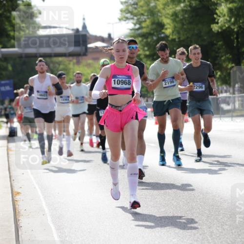 29.06.2025 - hella hamburg halbmarathon Jannik Wohlers http://msf.ph/oto/8197945 29.06.2025 09:47:18 Lombardsbrücke 1217, 2196, 2296, 2404, 2851, 5092, 5923, 8084, 8395, 8901, 10968, 11019, 11559, 12462, 12751, 13029, 13419, 13514, 14601, 16123, 16964, 17154, 18419, 18687, 18689 meine-sportfotos.de