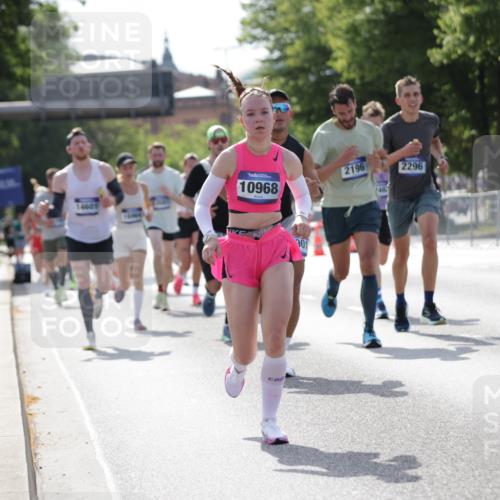 29.06.2025 - hella hamburg halbmarathon Jannik Wohlers http://msf.ph/oto/8197958 29.06.2025 09:47:18 Lombardsbrücke 1217, 2196, 2296, 2404, 2851, 5092, 5923, 8084, 8395, 8901, 10968, 11019, 11559, 12462, 12751, 13029, 13419, 13514, 14601, 16123, 16964, 17154, 18419, 18687, 18689 meine-sportfotos.de