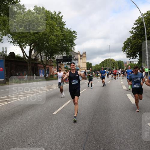 29.06.2025 - hella hamburg halbmarathon Yannick Fuchs http://msf.ph/oto/8197962 29.06.2025 10:44:29 20KM 1119, 1216, 1321, 1399, 1507, 1630, 2020, 2234, 3296, 3852, 3947, 4127, 4346, 4933, 5115, 5894, 6662, 6712, 6795, 7176, 7583, 7930, 7932, 8153, 8313, 8572, 8657, 8704, 9303, 10371, 10750, 11356, 11455, 11607, 12235, 12527, 12624, 13008, 13282, 13609, 13758, 13812, 14034, 14257, 15803, 15950, 16000, 16242, 16716, 16732, 16806, 16887, 17247, 17319, 17384, 18066, 18228, 18229, 18370, 18451, 18499, 18657, 18658, 18811, 18884 meine-sportfotos.de