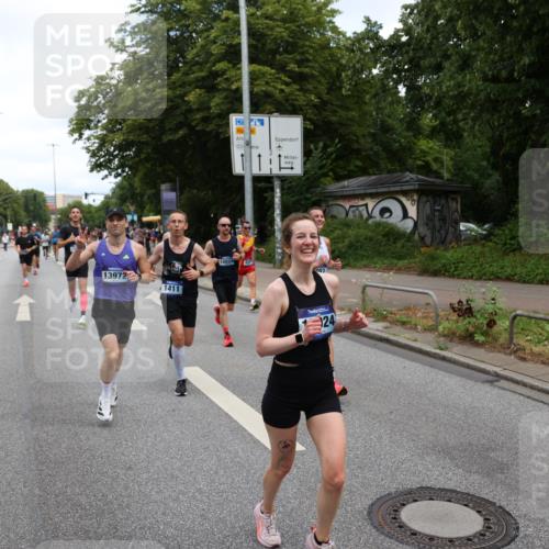 29.06.2025 - hella hamburg halbmarathon Yannick Fuchs http://msf.ph/oto/8197966 29.06.2025 10:31:44 20KM 1411, 2767, 4860, 4865, 5003, 5092, 5307, 5315, 6123, 6529, 7310, 7482, 8362, 9178, 9296, 9914, 10680, 10738, 11833, 13141, 13854, 13972, 14387, 14459, 14691, 14934, 15178, 15261, 15939, 16523, 17024, 17125, 17137, 17306, 17658, 17723, 18062, 18159, 18384, 18824 meine-sportfotos.de