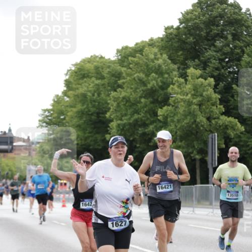29.06.2025 - hella hamburg halbmarathon Jannik Wohlers http://msf.ph/oto/8197980 29.06.2025 10:24:55 Lombardsbrücke 1627, 2278, 3920, 3961, 3963, 5564, 5814, 6869, 8083, 8962, 9927, 11157, 11662, 11921, 13510, 14086, 15016, 15119, 15679, 16421, 16422 meine-sportfotos.de