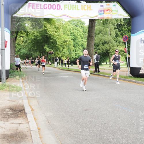 29.06.2025 - hella hamburg halbmarathon MichiJ http://msf.ph/oto/8197993 29.06.2025 10:21:07 Zwischen KM18-KM19 4698, 5746, 13617 meine-sportfotos.de