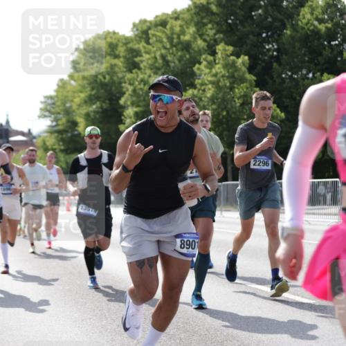 29.06.2025 - hella hamburg halbmarathon Jannik Wohlers http://msf.ph/oto/8198005 29.06.2025 09:47:21 Lombardsbrücke 1164, 1217, 2196, 2296, 2404, 2851, 5092, 5923, 8084, 8395, 8901, 10968, 11019, 11559, 12462, 12751, 13029, 13419, 13514, 13798, 14601, 14952, 15965, 16123, 16964, 17154, 17306, 18159, 18216, 18419, 18687, 18689 meine-sportfotos.de
