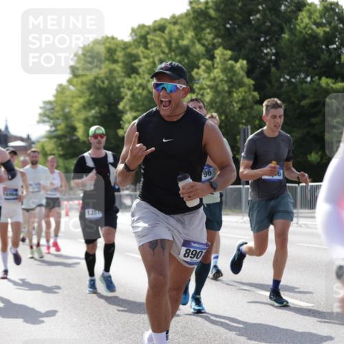 29.06.2025 - hella hamburg halbmarathon Jannik Wohlers http://msf.ph/oto/8198025 29.06.2025 09:47:21 Lombardsbrücke 1164, 1217, 2196, 2296, 2404, 2851, 5092, 5923, 8084, 8395, 8901, 10968, 11019, 11559, 12462, 12751, 13029, 13419, 13514, 13798, 14601, 14952, 15965, 16123, 16964, 17154, 17306, 18159, 18216, 18419, 18687, 18689 meine-sportfotos.de