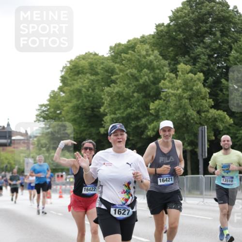 29.06.2025 - hella hamburg halbmarathon Jannik Wohlers http://msf.ph/oto/8198048 29.06.2025 10:24:55 Lombardsbrücke 1627, 2278, 3920, 3961, 3963, 5564, 5814, 6869, 8083, 8962, 9927, 11157, 11662, 11921, 13510, 14086, 15016, 15119, 15679, 16421, 16422 meine-sportfotos.de