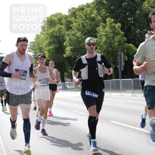 29.06.2025 - hella hamburg halbmarathon Jannik Wohlers http://msf.ph/oto/8198170 29.06.2025 09:47:22 Lombardsbrücke 1164, 1217, 2196, 2296, 2404, 2851, 5092, 5923, 8084, 8395, 8901, 9944, 10968, 11019, 11559, 12462, 12751, 13419, 13514, 13798, 14601, 14952, 15965, 16123, 16964, 17154, 17306, 18159, 18216, 18419, 18687, 18689 meine-sportfotos.de